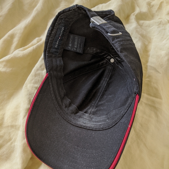 Tommy Hilfiger hat - Picture 6 of 6